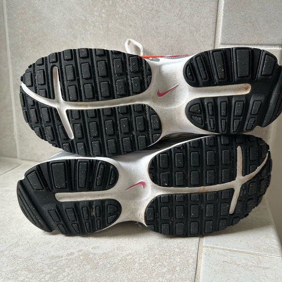 Nike Athletic Shoes Gray and Orange - Picture 7 of 7